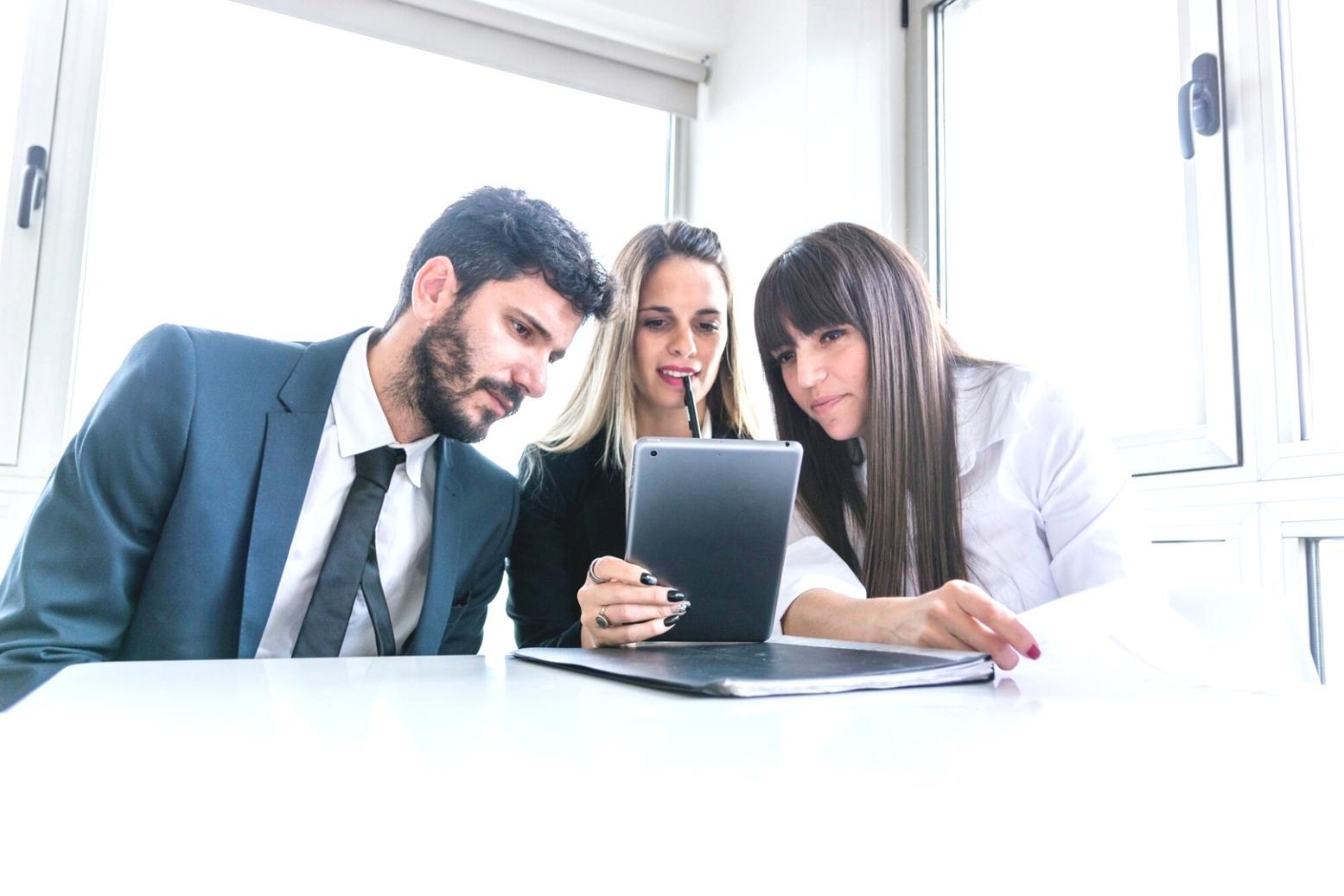 Interactive learning environment with financial planning tools